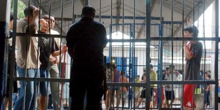 Ministro de Justicia aborda la crisis penitenciaria: «El hacinamiento y la falta de clasificación generan caos»