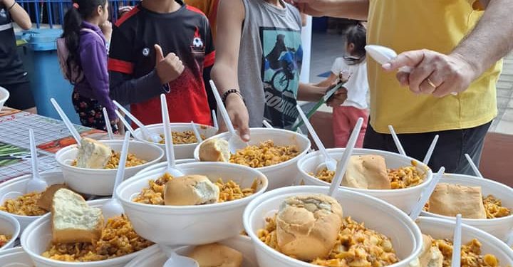 Comedor comunitario asiste a cientos de niños en el barrio Itá Enramada de Asunción Comedor comunitario asiste a cientos de niños en el barrio Itá Enramada de Asunción