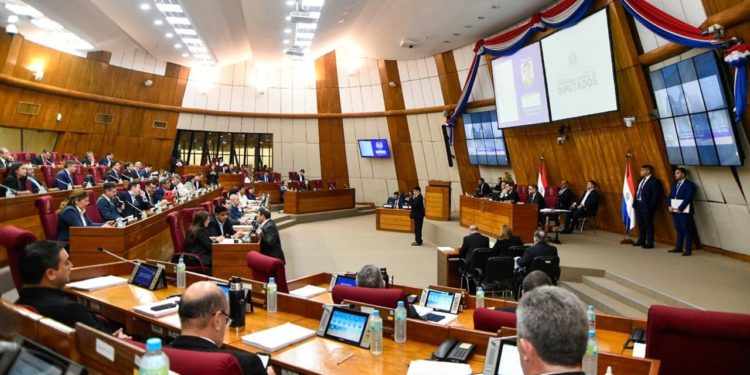 Por mayoría en diputados, aprueban proyecto de declaración que exhorta a la renuncia de ministro del Interior y comandante de la Policía Nacional