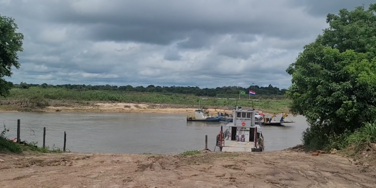 En Carmelo Peralta, la población consume agua cruda del río