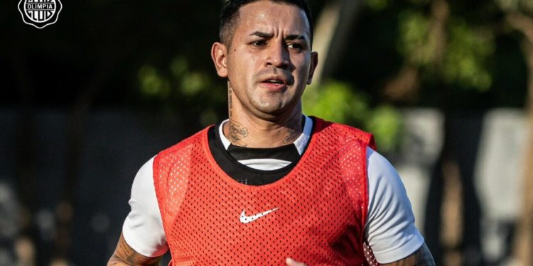 Olimpia se alista para el Superclásico sin Derlis González