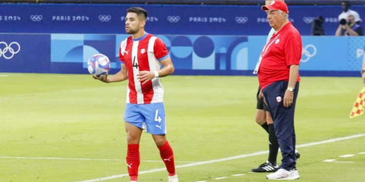 Jara Saguier considera la posibilidad de utilizar al portero suplente como jugador de campo