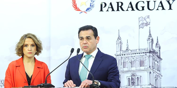 Paraguay exige a EEUU la salida del embajador Marc Ostfield