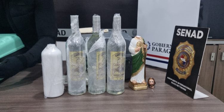 Detenido en el aeropuerto: mexicano que decía ser diácono escondía drogas en botellas de tequila Detenido en el aeropuerto: mexicano que decía ser diácono escondía drogas en botellas de tequila