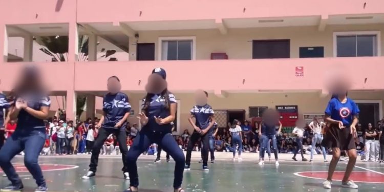 Festejos del Día del Niño con programas inapropiados y obscenos