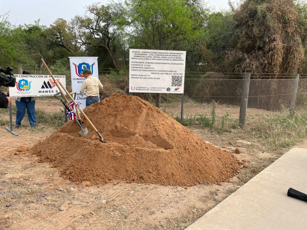 Loma Plata recibe ayuda de la Gobernación de Boquerón en obras por primera vez en 15 Años