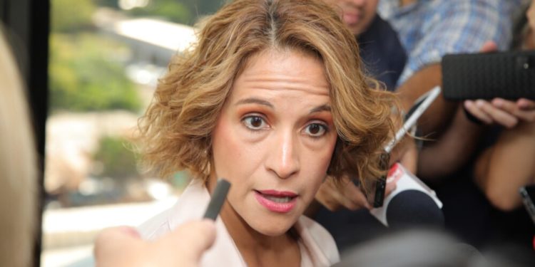 Lea Giménez renuncia a sus cargos en el Gobierno Lea Giménez renuncia a sus cargos en el Gobierno