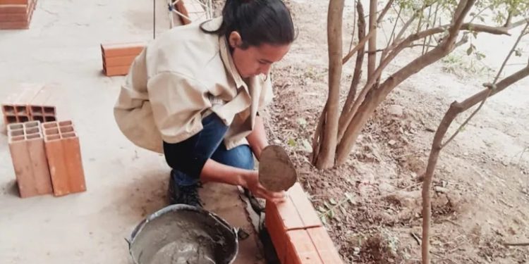 Mujeres se reciben de albañiles en Mariscal Estigarribia