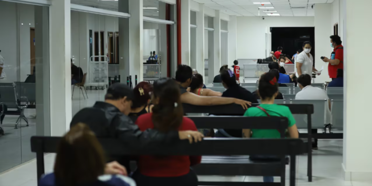 Consultorios nocturnos en 35 Hospitales de Paraguay