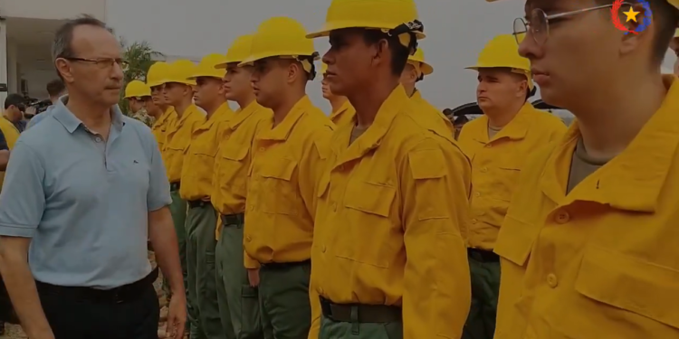 Contingente militar se despliega para combatir incendios en Cerro Chovoreca