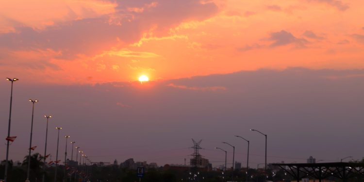 Ambiente caluroso con vientos moderados del norte