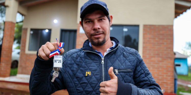 El MUVH entrega 132 viviendas sociales en Itapúa, acercándose a las 1.500 soluciones habitacionales El MUVH entrega 132 viviendas sociales en Itapúa, acercándose a las 1.500 soluciones habitacionales