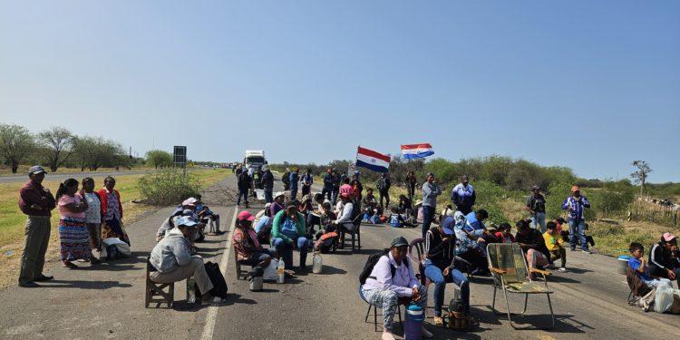 Gobernación de Presidente Hayes atiende reclamos urgentes de la comunidad El Estribo Gobernación de Presidente Hayes atiende reclamos urgentes de la comunidad El Estribo