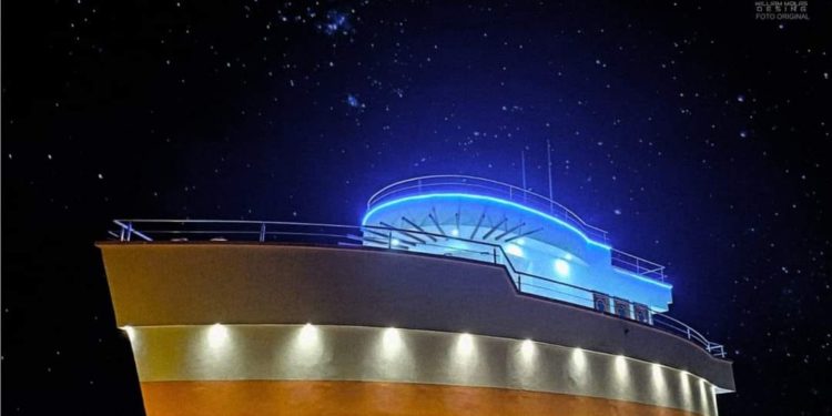 Un barco de hormigón es todo un suceso en Itapé.