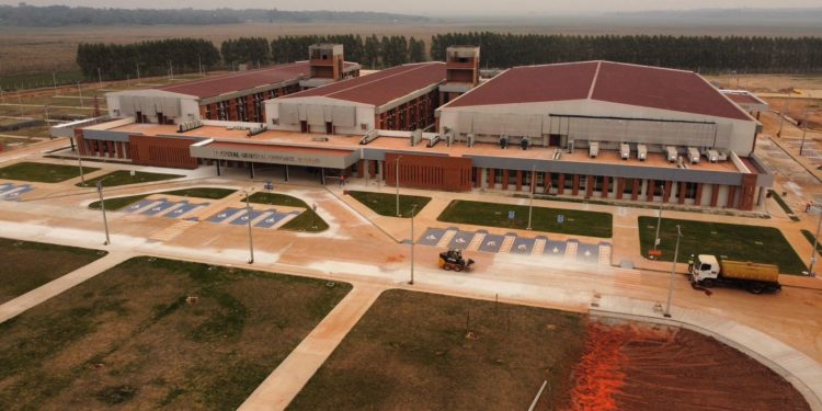 Se busca 1.133 profesionales de salud para el Gran Hospital de Coronel Oviedo.