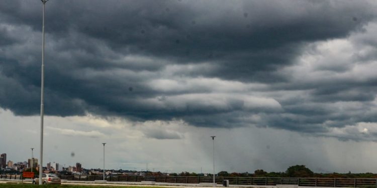 Lluvias con tormentas se limitan al norte y este del país