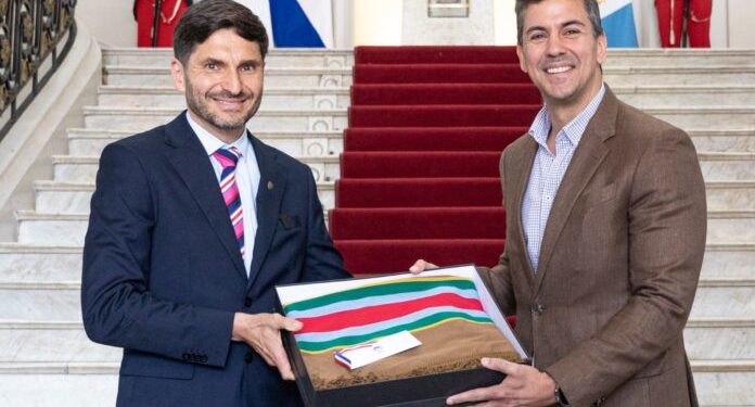 Santiago Peña y gobernador de Santa Fe avanzan en acuerdos sobre la hidrovía y conexión aérea Santiago Peña y gobernador de Santa Fe avanzan en acuerdos sobre la hidrovía y conexión aérea