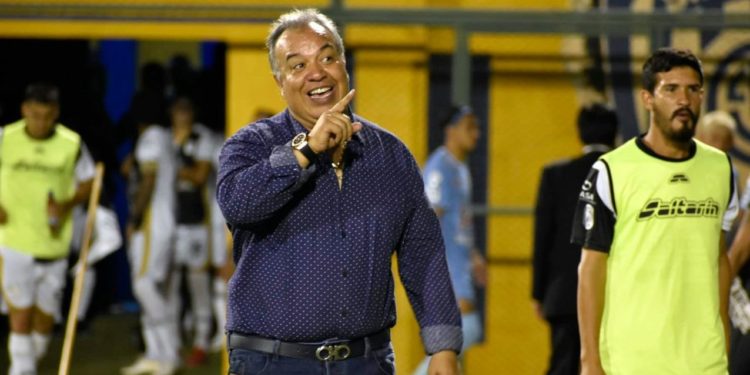 Robert Pereira asume como nuevo entrenador de Tacuary tras la salida de Marcelo Palau
