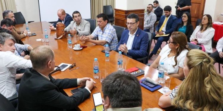 Gobernadores y Ministerio de Salud refuerzan estrategias para mejorar atención sanitaria en el país