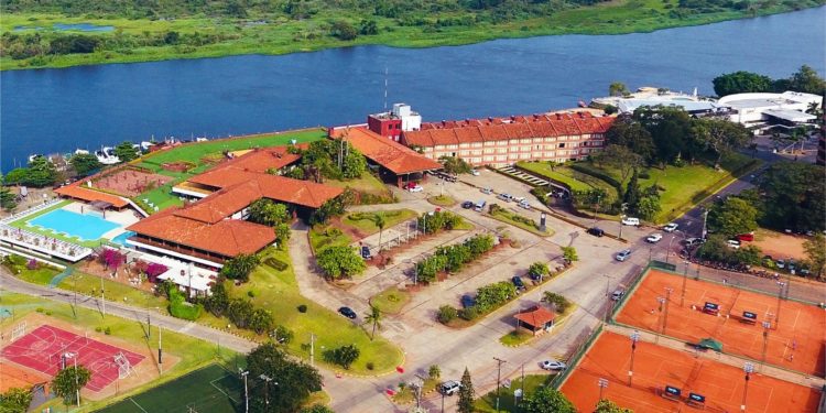 Resort Yacht y Golf Club Paraguayo: La combinación perfecta de lujo, calidad y naturaleza