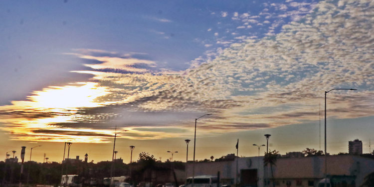 Martes caluroso, con lluvias y tormentas eléctricas