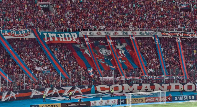 Unidos por Cerro Porteño: La Plaza y Comando se disuelven para formar “La Mejor Hinchada del País” Unidos por Cerro Porteño: La Plaza y Comando se disuelven para formar “La Mejor Hinchada del País”