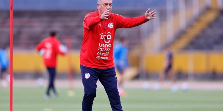 Gustavo Alfaro ya tiene su once probable para el duelo ante Ecuador Gustavo Alfaro ya tiene su once probable para el duelo ante Ecuador