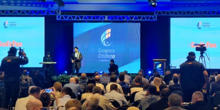 Con éxito culmina la segunda jornada del Congreso de Ejecutivos y Líderes Cristianos en Asunción