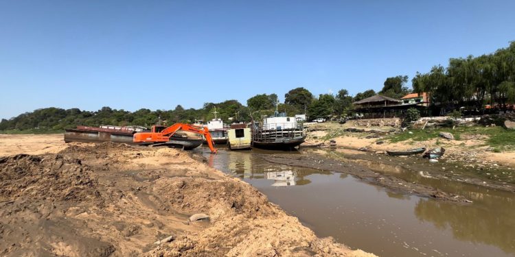 ESSAP refuerza medidas urgentes ante la histórica bajante del río Paraguay ESSAP refuerza medidas urgentes ante la histórica bajante del río Paraguay