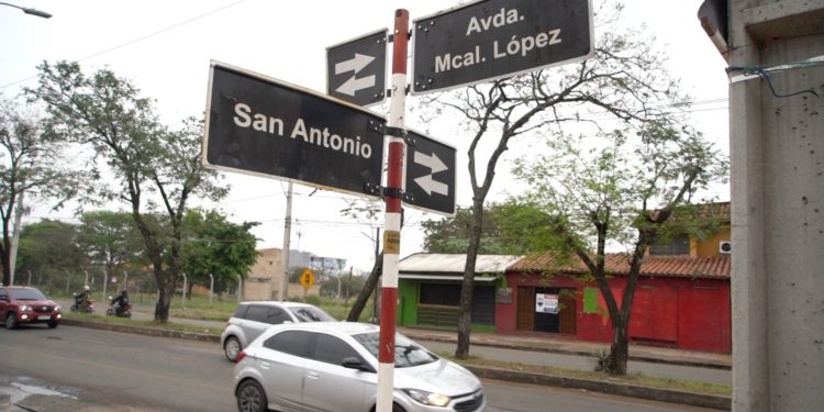 Trabajos iniciales en la Avda. Mariscal López avanzan con bacheo y preparación de calles alternativas