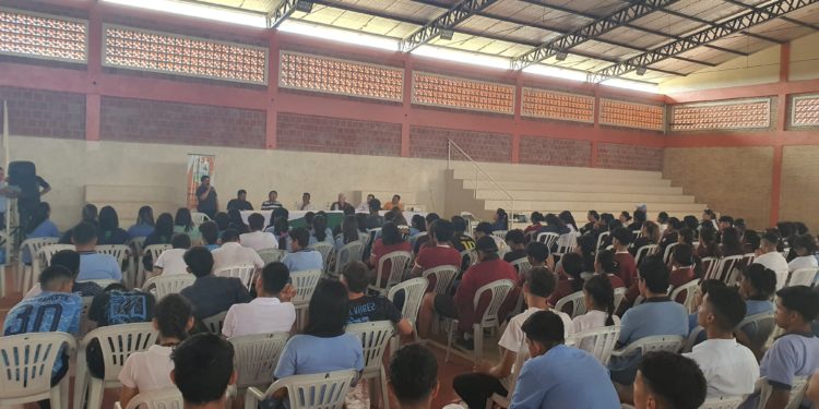 Jóvenes estudiantes de Mariscal Estigarribia en jornadas de integración con Carmelo Peralta