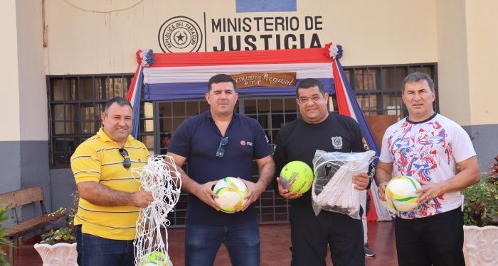 Privados de libertad en Pedro Juan Caballero reciben donación de elementos deportivos para fomentar la vida sana