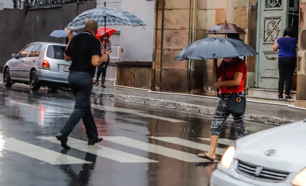 Jueves con lluvias y tormentas eléctricas a nivel país