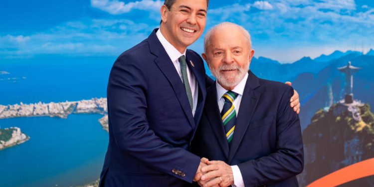 Santiago Peña deja la cumbre del G20 por dolor en el pecho y fue hospitalizado Santiago Peña deja la cumbre del G20 por dolor en el pecho y fue hospitalizado