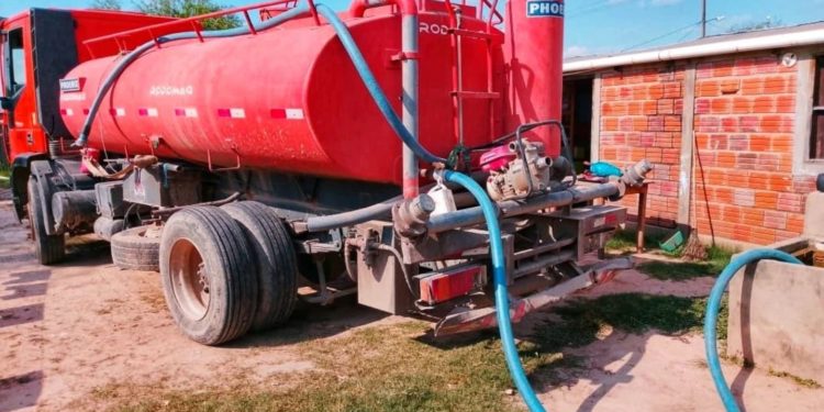 Comunidades indígenas y rurales del Chaco recibieron agua potable Comunidades indígenas y rurales del Chaco recibieron agua potable
