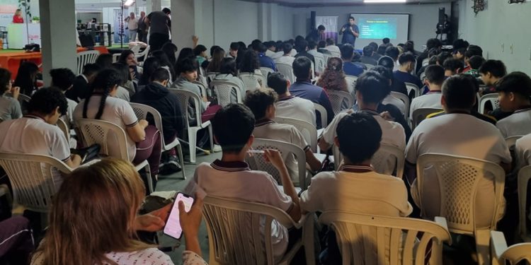 Salvando Vidas impacta a jóvenes en la Expo Ministerios Cristianos con charlas sobre prevención