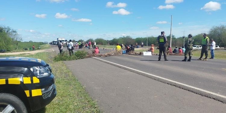 Comandante de la Policía asegura que se evitó cierre de la Transchaco, pero continúan reuniones por posibles bloqueos Comandante de la Policía asegura que se evitó cierre de la Transchaco, pero continúan reuniones por posibles bloqueos