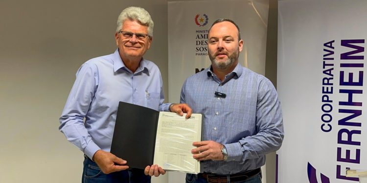 Cooperativa Fernheim recibe licencias ambientales  del MADES y suscriben convenio interinstitucional