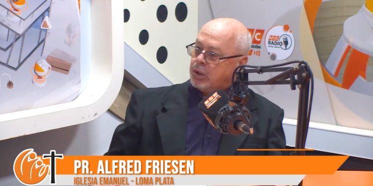 El pastor Alfred Friesen expone el papel de la Iglesia Cristiana Evangélica en el desarrollo social del Paraguay