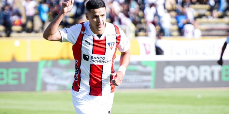 Alex Arce: Un registro histórico en su primera temporada con la Liga de Quito en Ecuador