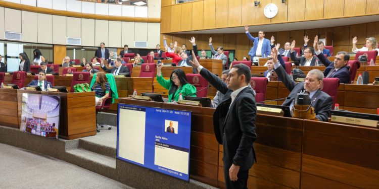 Cámara de Senadores aprueba en general el Presupuesto General de la Nación 2025