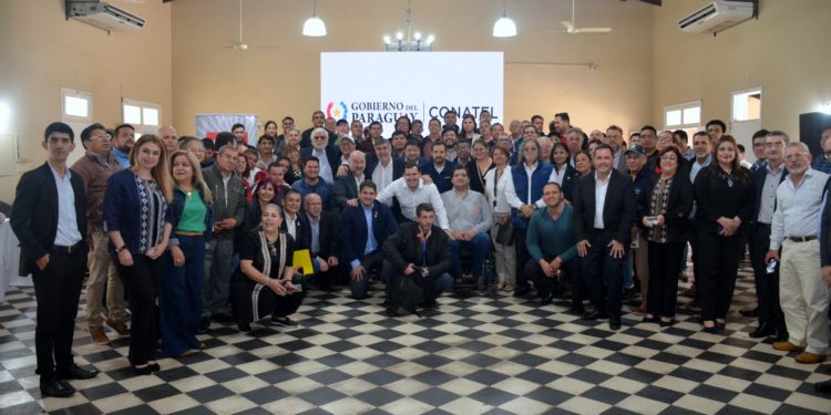 Autoridades de CONATEL se reúnen con licenciatarios de Central y Cordillera en San Bernardino para fortalecer el sector de telecomunicaciones