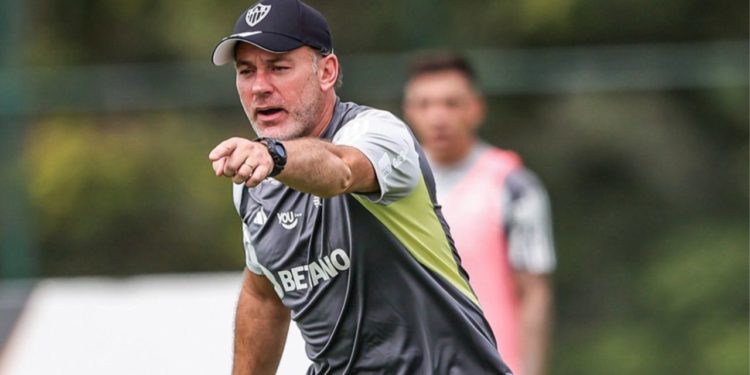 Gabriel Milito, el entrenador argentino que lidera al Atlético Mineiro en la final de la Libertadores