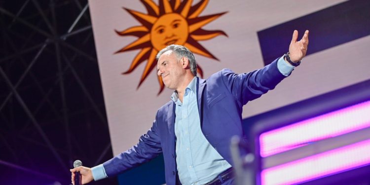 Yamandú Orsi fue electo como nuevo Presidente de Uruguay