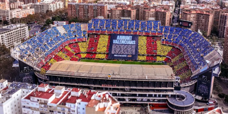 Mestalla rinde homenaje: Valencia y Betis unidos por las víctimas de la DANA