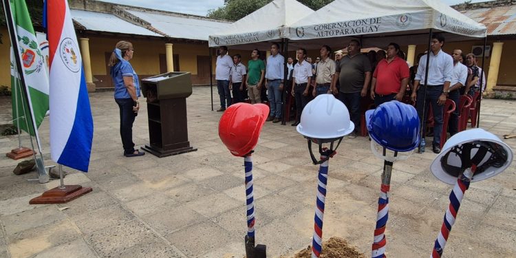Dan palada inicial a obras de mejoramientos en instituciones educativas de Alto Paraguay