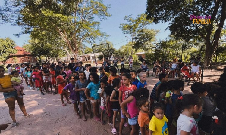 Más de 1000 niños de los barrios de Asunción reciben el amor de Jesús a través de Yo amo a la familia antes de la Navidad