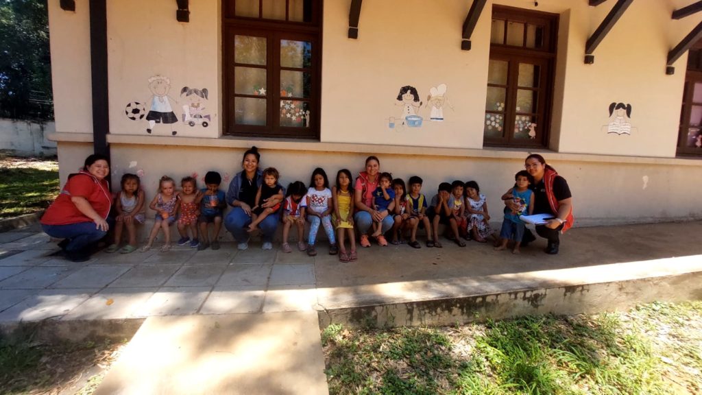 Chalecos rojos del MINNA al rescate de niños y niñas en situación de calle