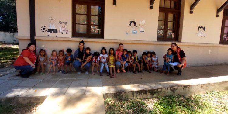 Chalecos rojos del MINNA al rescate de niños y niñas en situación de calle