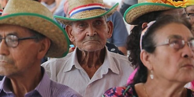 Adultos Mayores: todo un desafío cumplir con ellos en el ocaso de su vida